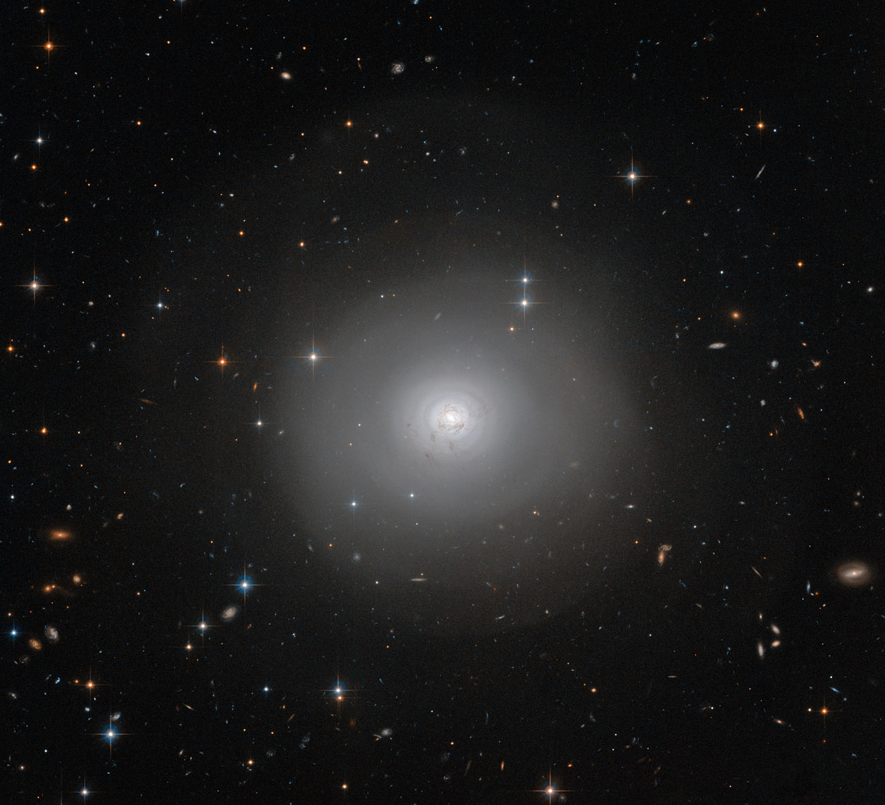 Очень неправильная галактика от "Хаббла"