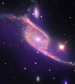 Взаимодействие галактик отвечает за рождение сверхмассивной черной дыры