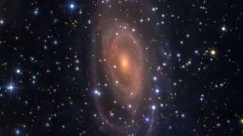 Астрономы исследуют необычную богатую газом галактику